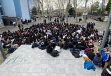 Liseliler eylem yapıyor, idareciler tehdit ediyor!