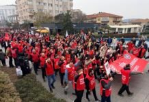 Metal işçileri iş bıraktı