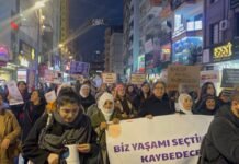 Kadınlar Halep’te Kürtlere Yönelik Saldırılara Karşı Yürüdü:“Katliamlar Durmuyor, Kadınlar Susmuyor”