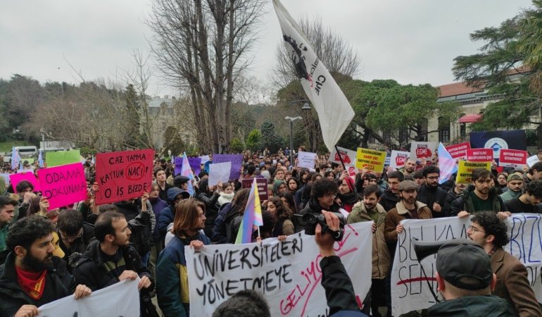 Boğaziçi üniversite öğrencileri: Klüplerimizden elinizi çekin