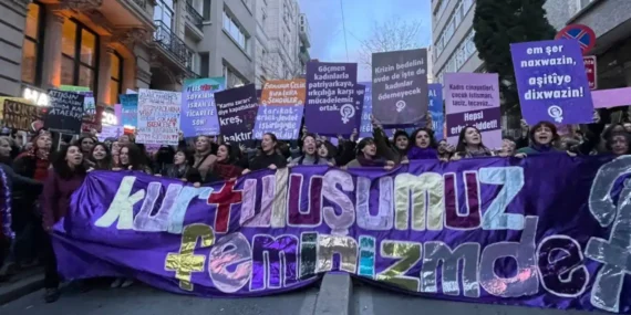 İstanbul’da 24. Feminist Gece Yürüyüşü: “Kurtuluşumuz feminizmde”