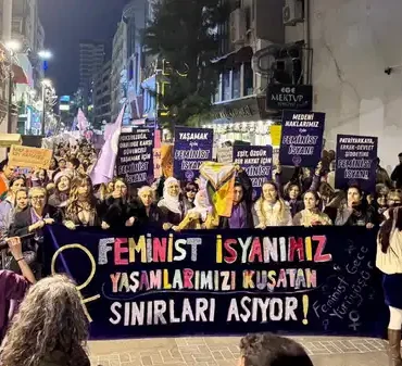 izmir gece yürüyüşü