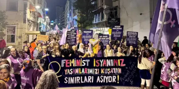 İzmir’de Feminist Gece Yürüyüşü:Koruma Aklama Yargıla!