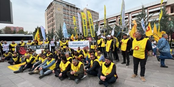 MEB önündeki yaşam nöbeti üçüncü gününde: “Yusuf Tekin istifa”