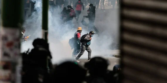 Bolivya’da siyasi kriz derinleşiyor: 50 günü aşan protestoların ardından OHAL ilan edildi