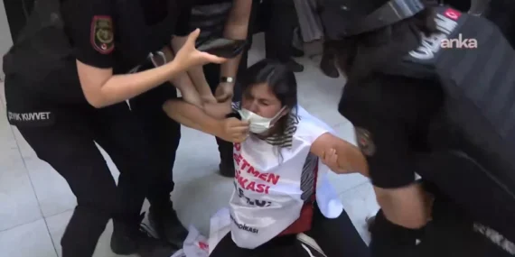 Ankara’da Öğretmenlerin Yürüyüşüne Polis Müdahalesi