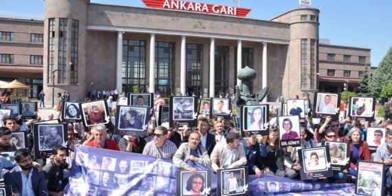 Ankara Gar Katliamı davasında firari faillerinden Ömer Deniz Dündar ilk kez mahkemeye çıktı. 