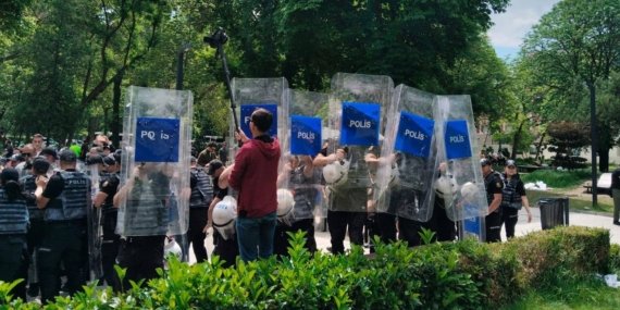 Açlık Grevindeki Öğretmenlere Polis Müdahalesi: Gözaltına Alınan 14 Eğitimci Serbest Bırakıldı