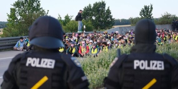 Almanya’da On Binler Aşırı Sağcı, Irkçı Faşist AfD’ye Karşı Barikat Oldu!