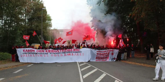 Köln’de kışla blokajı: Gençlerden savaş ve silahlanmaya karşı eylem